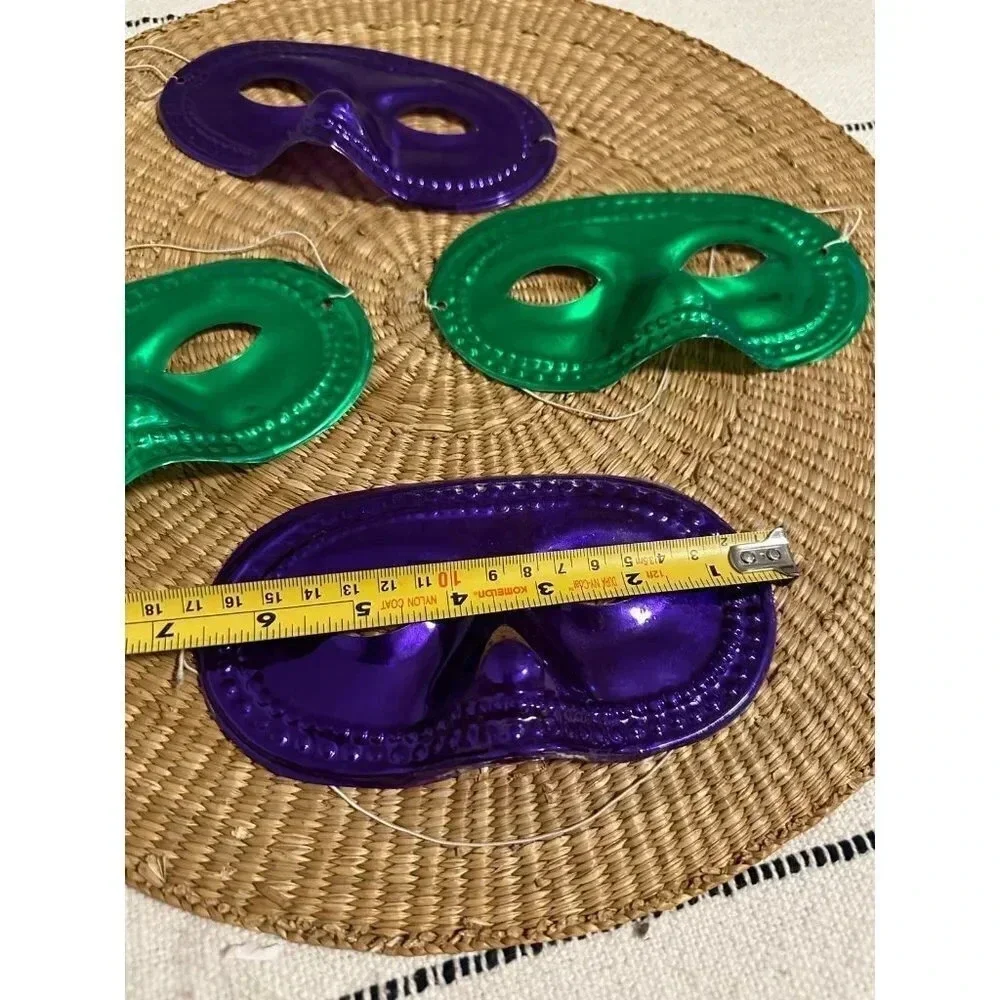 (4) Plastic Masquerade Masks